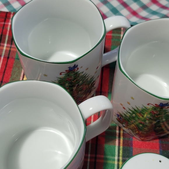 Seizan Fine China Christmas Mugs and Salt an Pepper Shaker. Very Rare Find! - Picture 6 of 8